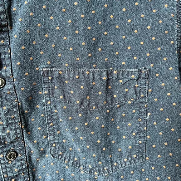 Gap polka dot long sleeve button up. Men’s medium - Picture 2 of 3